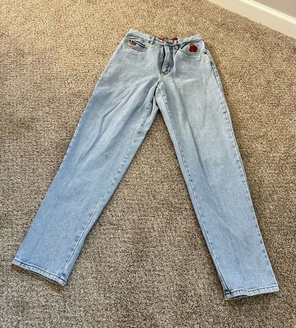 Vintage High Waisted Light Wash Denim Mom Jeans with Teddy Bear Embroidery